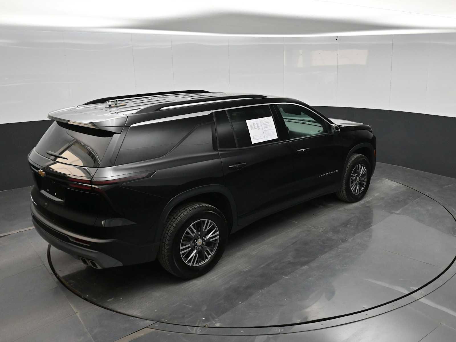Used 2025 Chevrolet Traverse LT AWD/4WD image 33