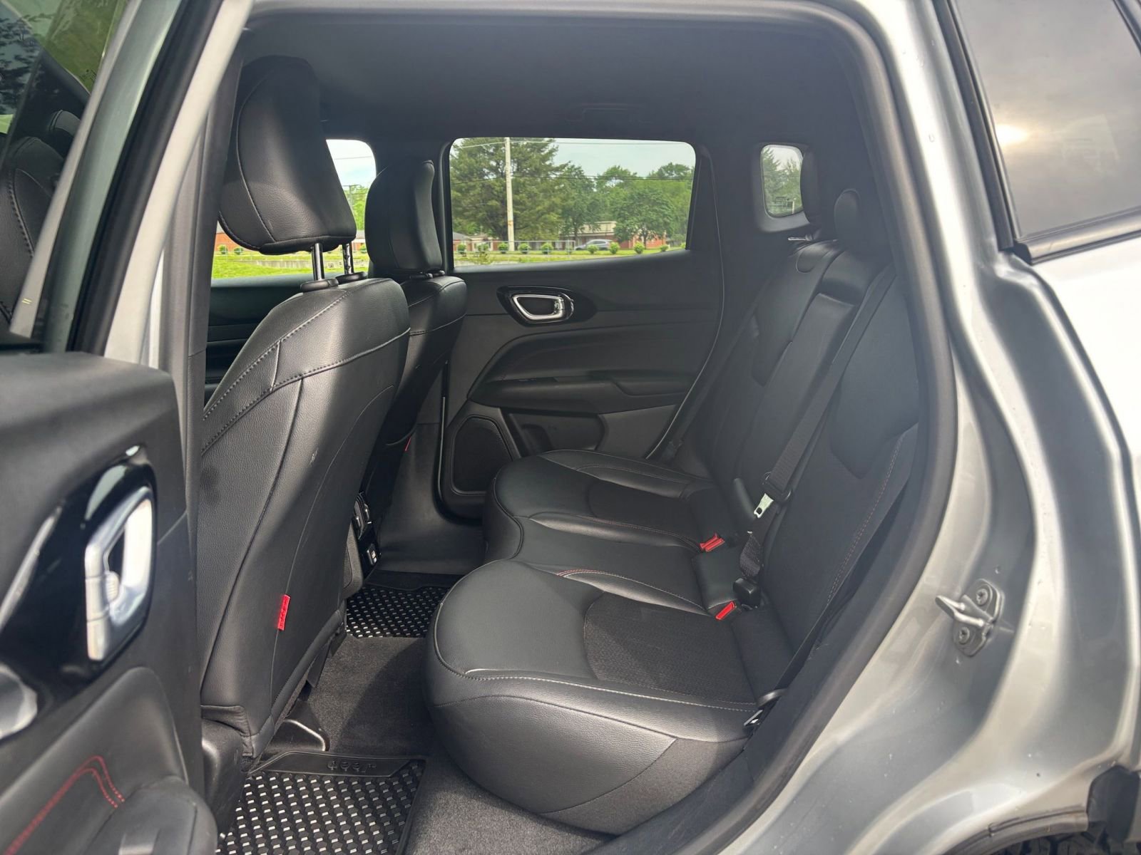 Used 2025 Jeep Compass Trailhawk image 23