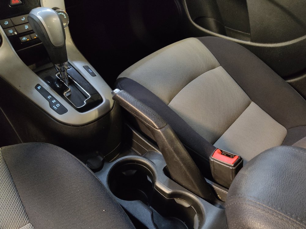 Used 2014 Chevrolet Cruze LS FWD image 26
