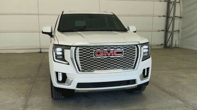 Used 2021 GMC Yukon XL Denali w/ Denali Premium Package image 3