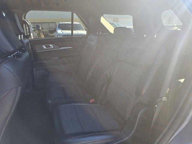 Used 2025 Ford Explorer ST-Line w/ ST-Line Street Pack image 12