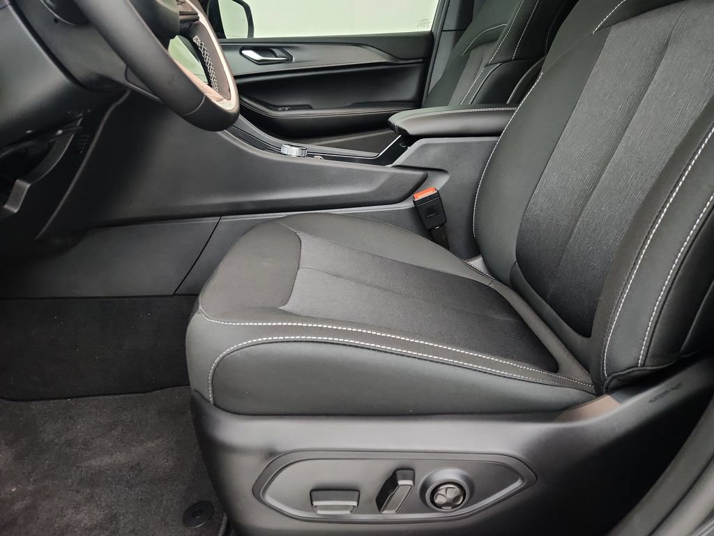 New 2026 Jeep Grand Cherokee Laredo X AWD/4WD image 19