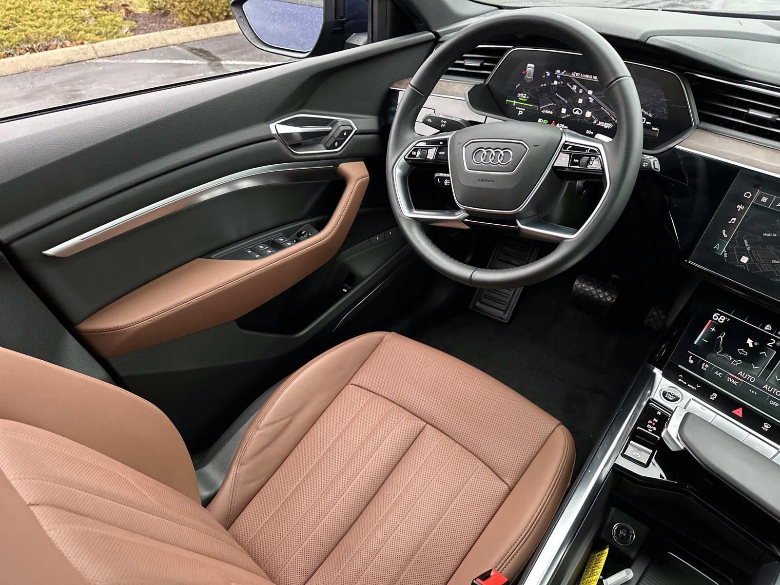 Used 2022 Audi e-tron Premium Plus image 30