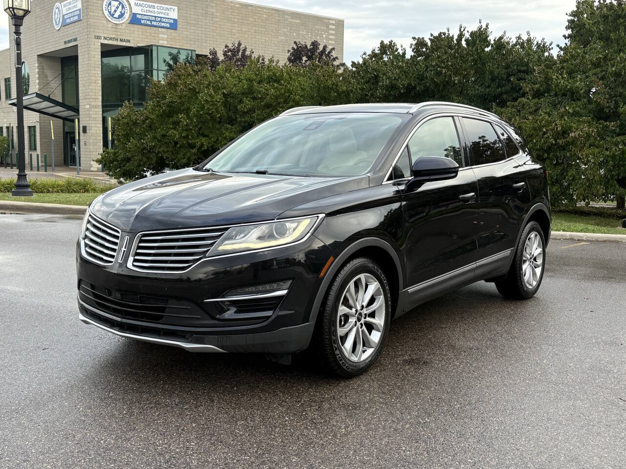 Used 2016 Lincoln MKC Select w/ Select Plus Package AWD/4WD image 2