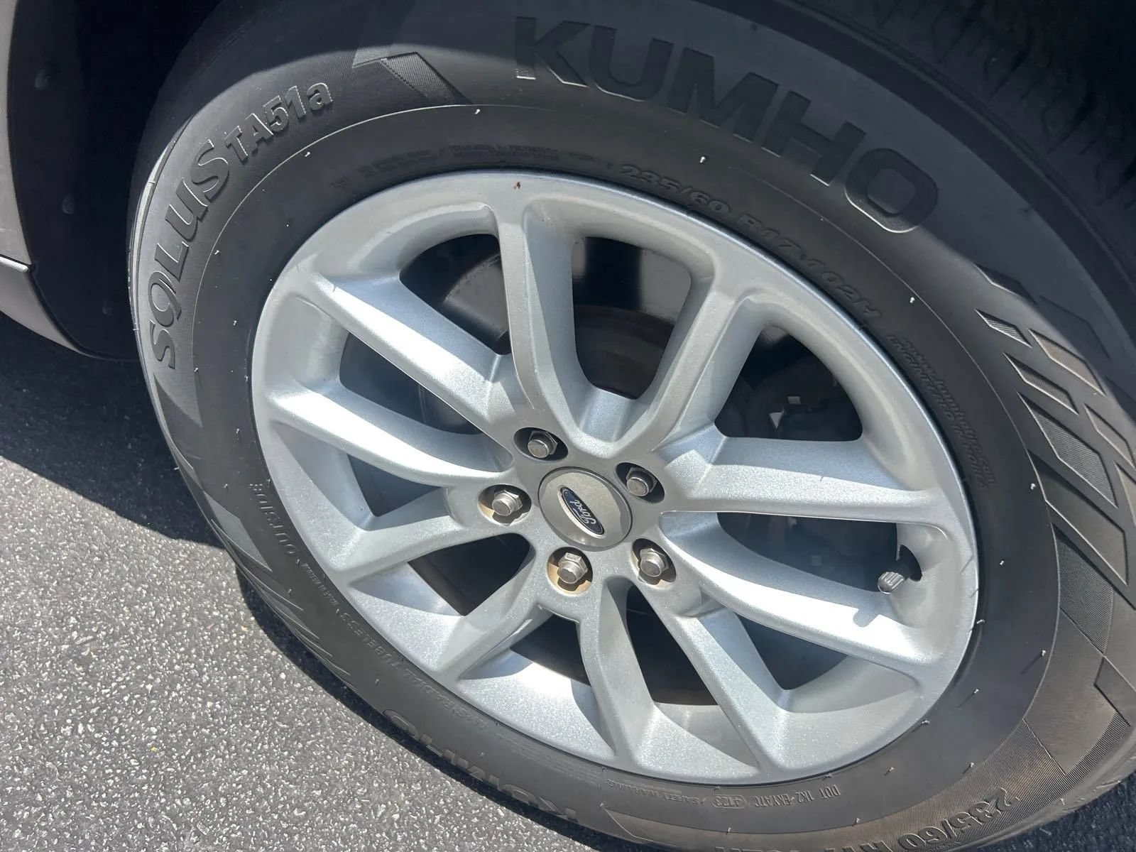 Used 2014 Ford Taurus SE FWD image 14