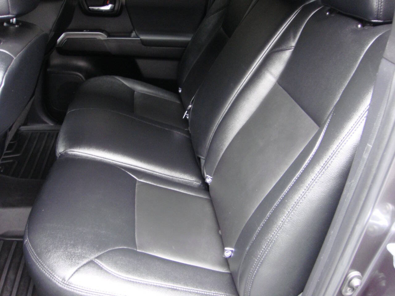 Used 2023 Toyota Tacoma TRD Sport AWD/4WD image 9