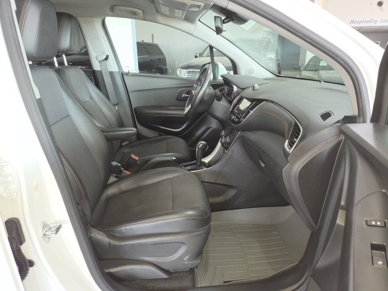 Used 2019 Chevrolet Trax LT w/ LT Convenience Package FWD image 26