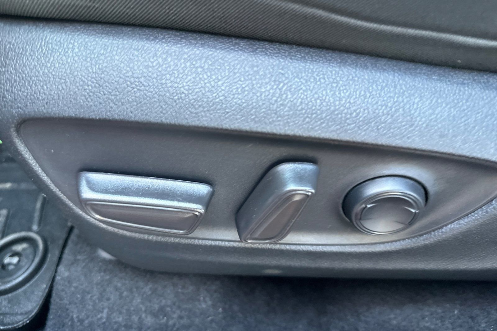 Used 2021 Toyota RAV4 XLE w/ Carpet Mat Package (TMS) image 12