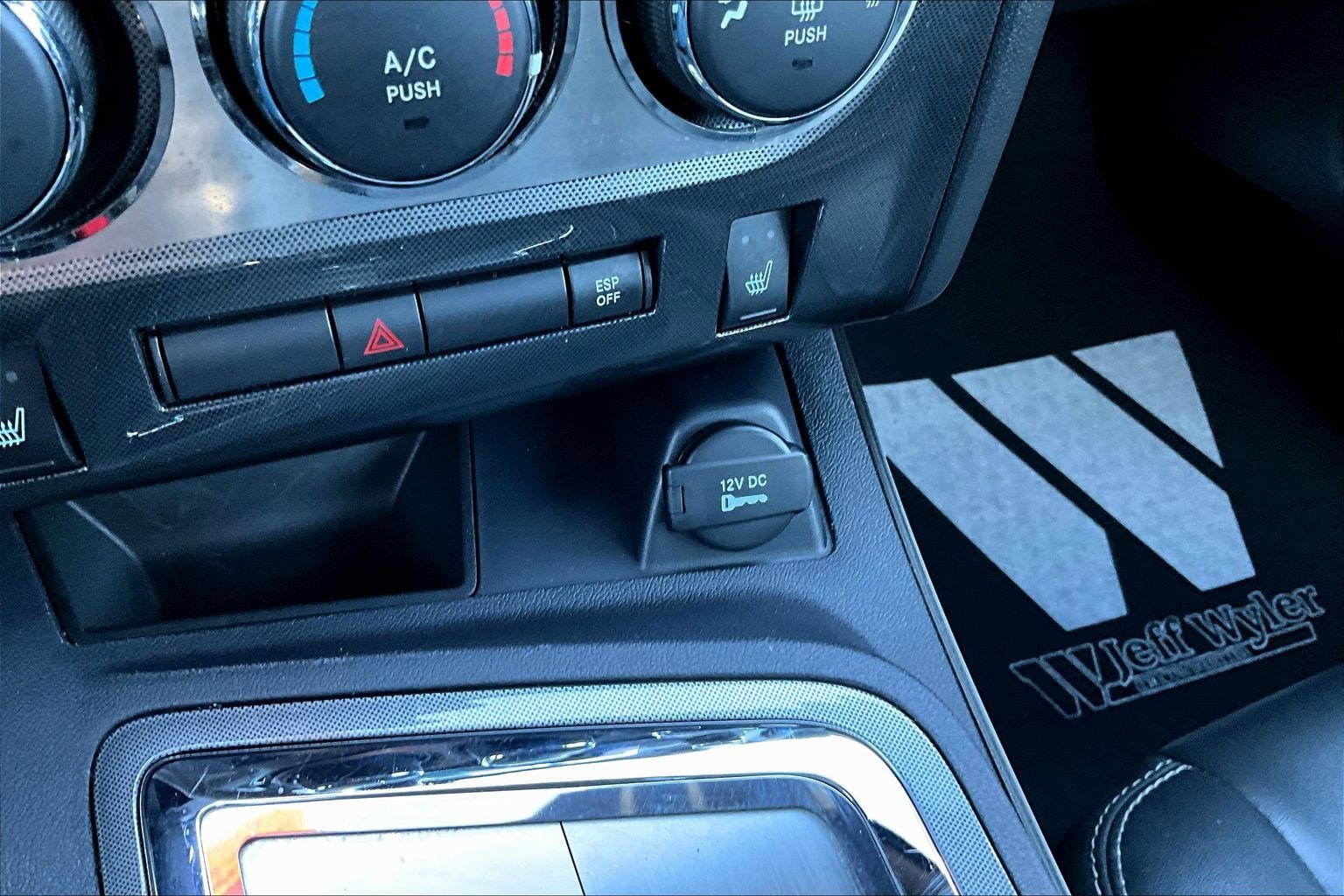Used 2010 Dodge Challenger R/T RWD image 16