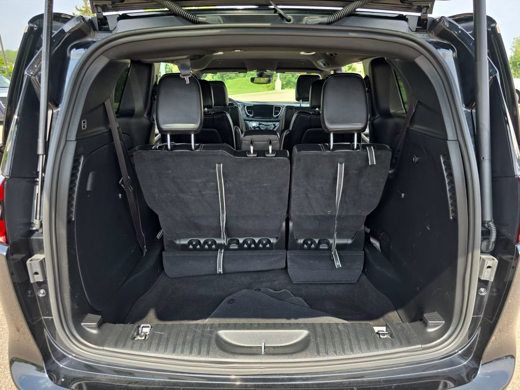 Used 2025 Chrysler Pacifica Select FWD image 13