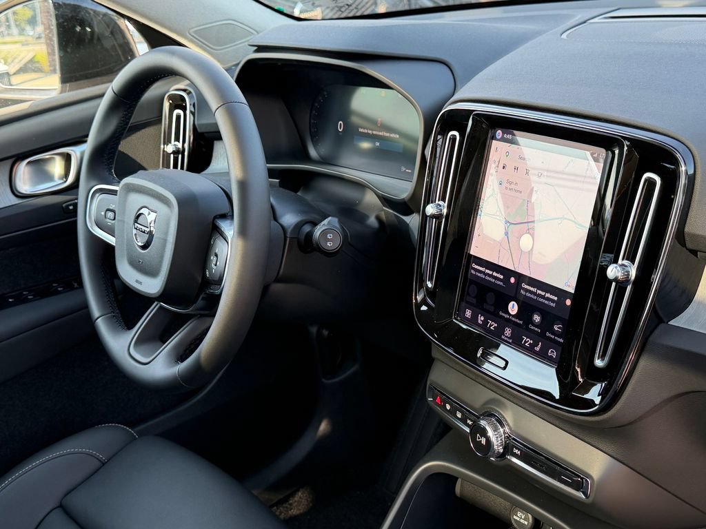 New 2026 Volvo XC40 B5 Plus w/ Climate Package AWD/4WD image 7