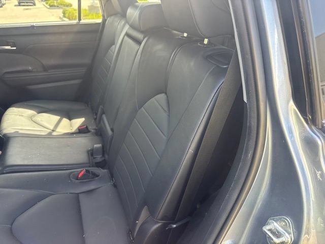 Used 2020 Toyota Highlander XLE FWD image 5