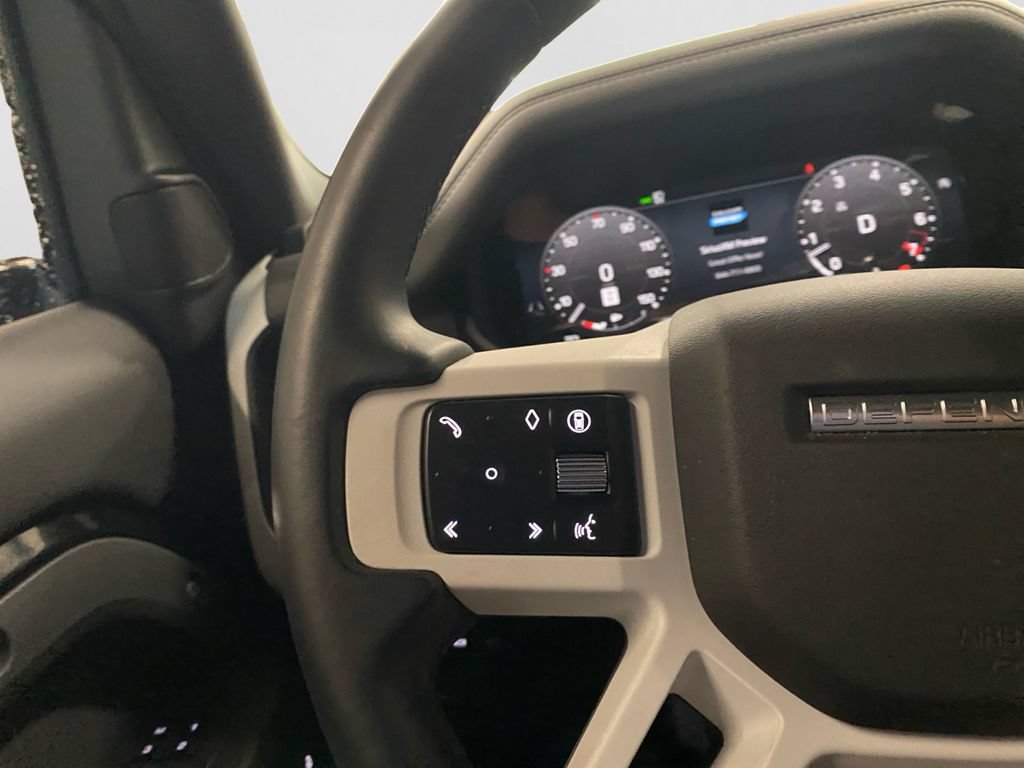 Used 2025 Land Rover Defender 130 X-Dynamic SE AWD/4WD image 22