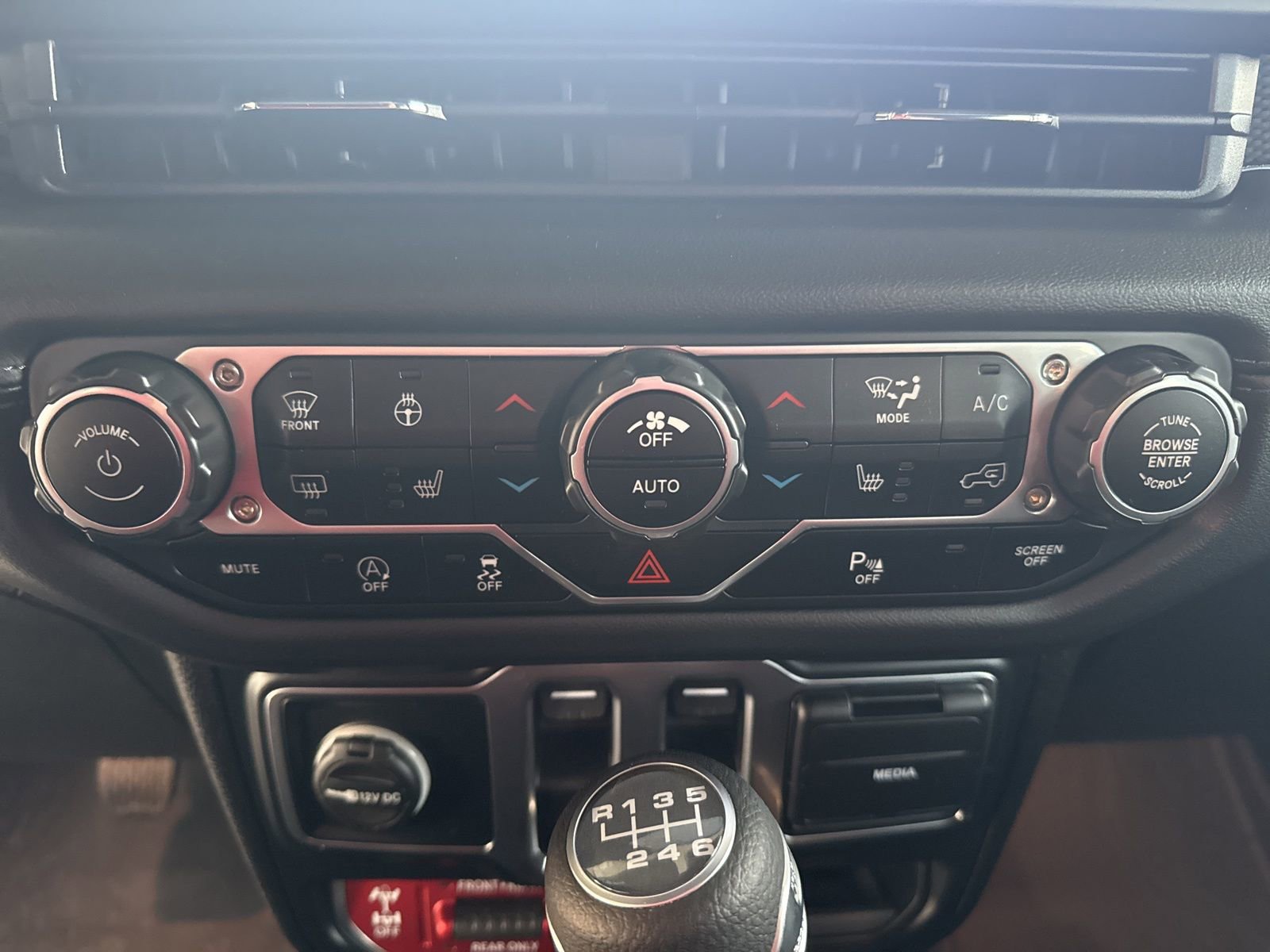 Used 2025 Jeep Wrangler Rubicon image 27