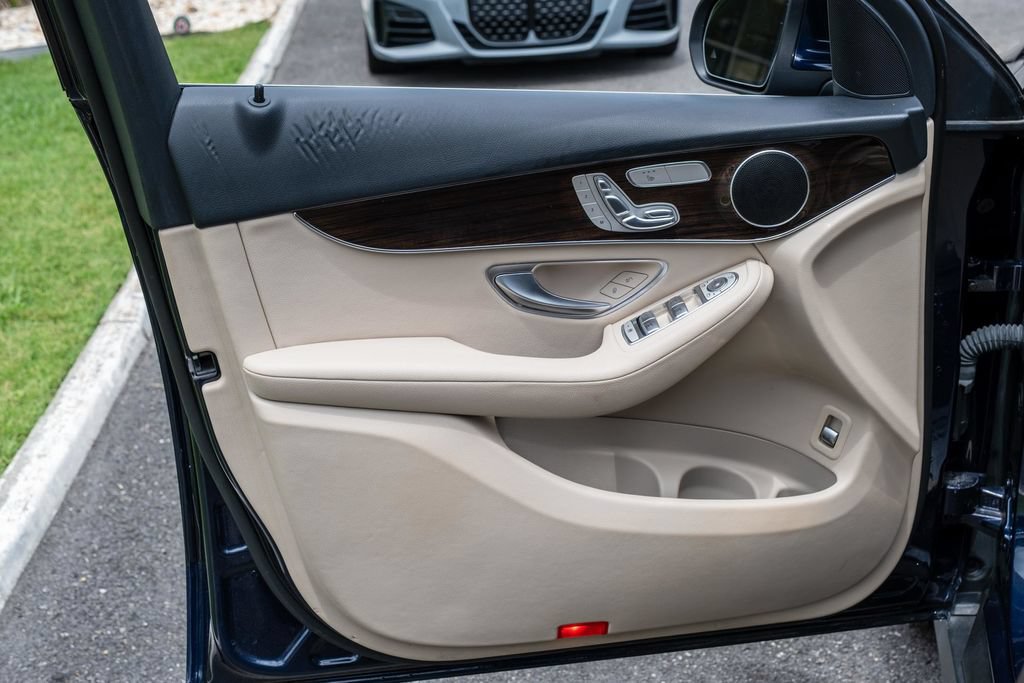 Used 2022 Mercedes-Benz GLC 300 4MATIC image 11