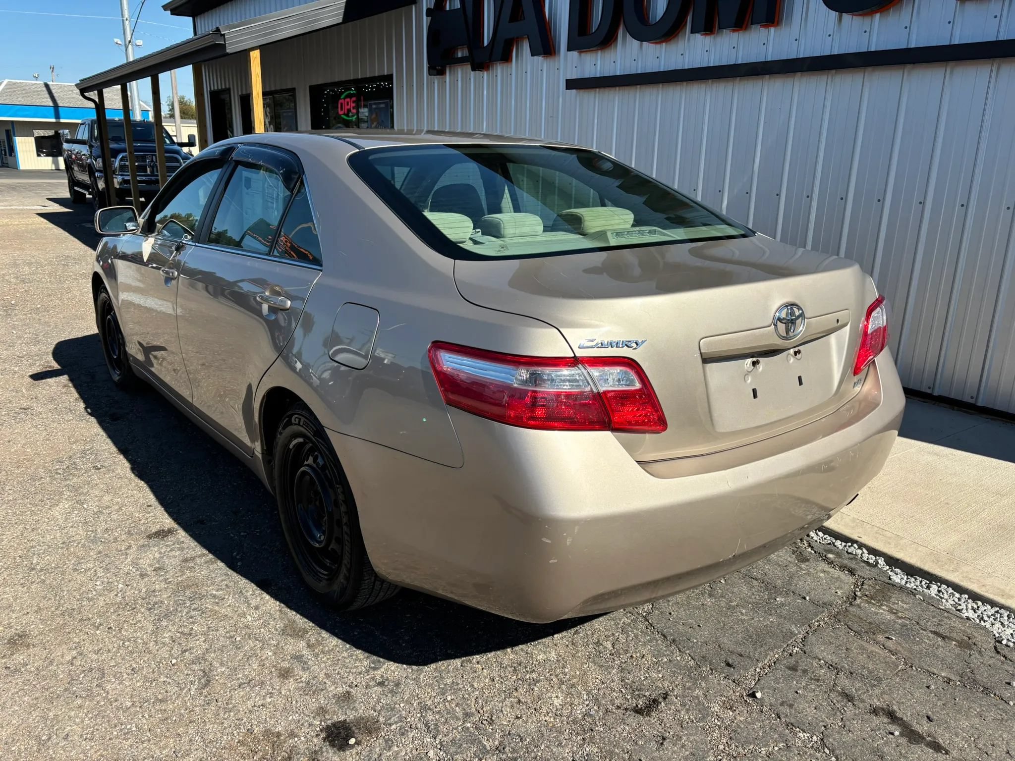 Used 2007 Toyota Camry LE FWD image 2