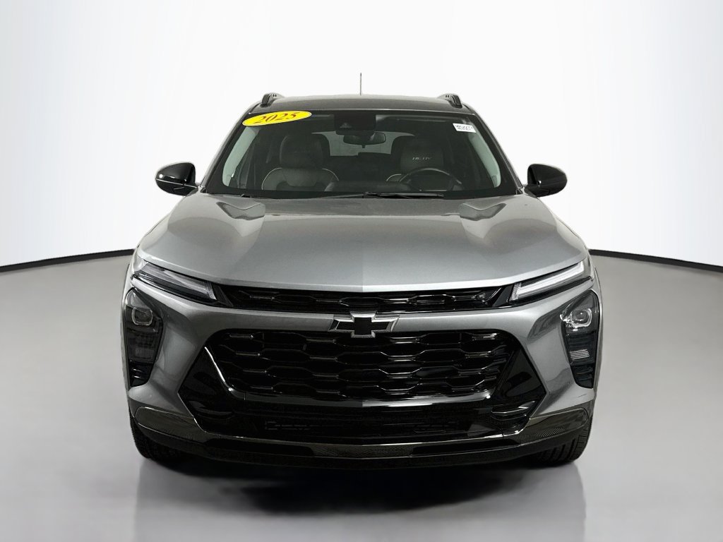 Used 2025 Chevrolet Trax ACTIV w/ Driver Confidence Package FWD image 2