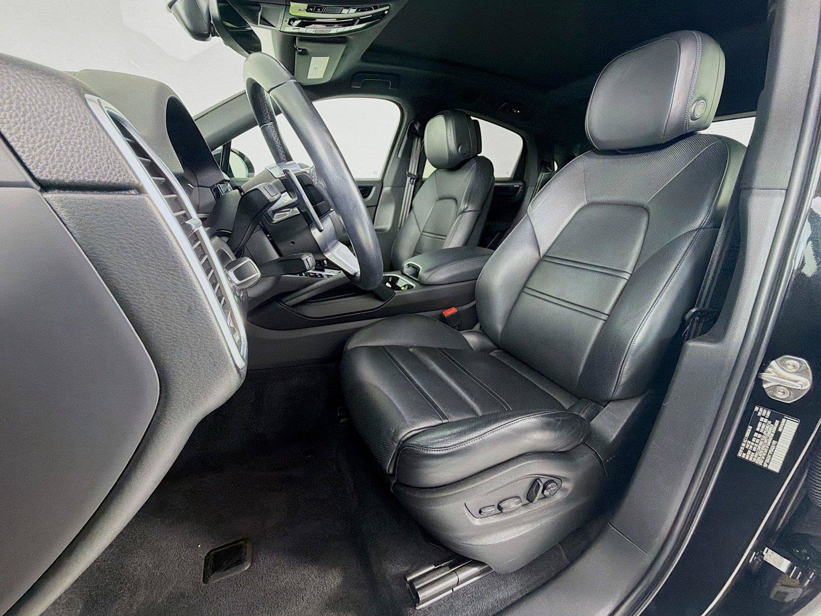 Certified 2023 Porsche Cayenne Coupe AWD/4WD image 5