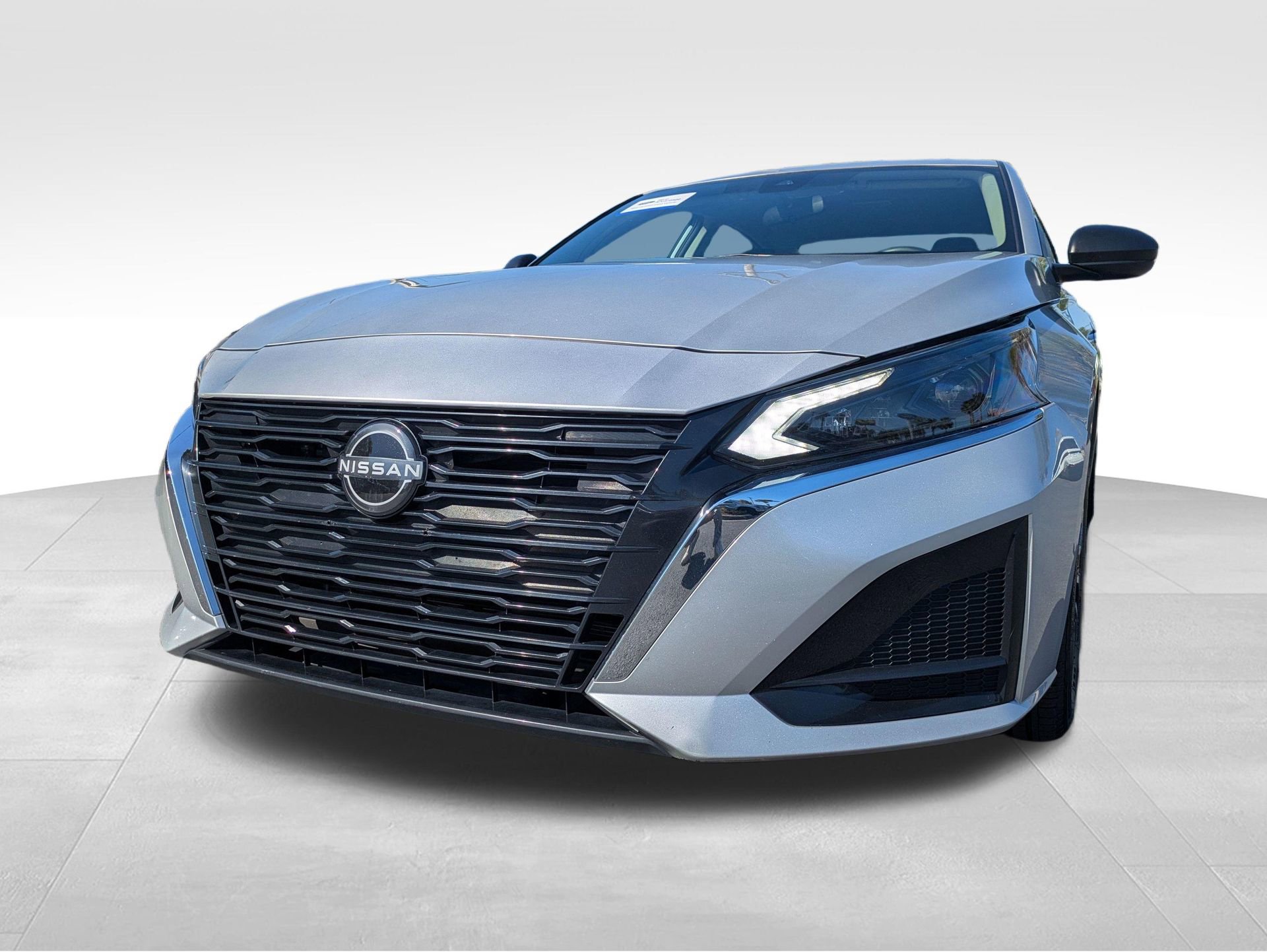 Used 2024 Nissan Altima 2.5 SV image 10