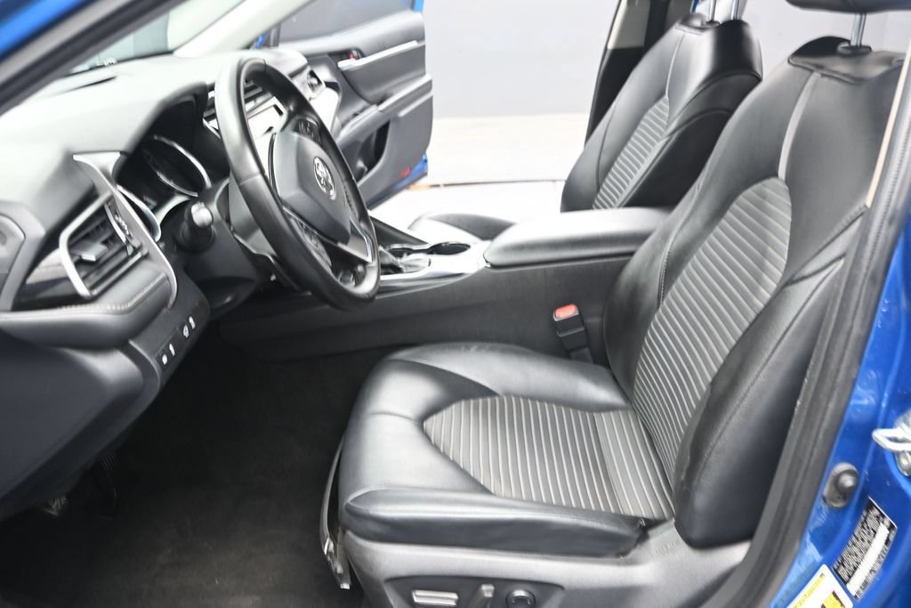 Used 2020 Toyota Camry SE FWD image 15