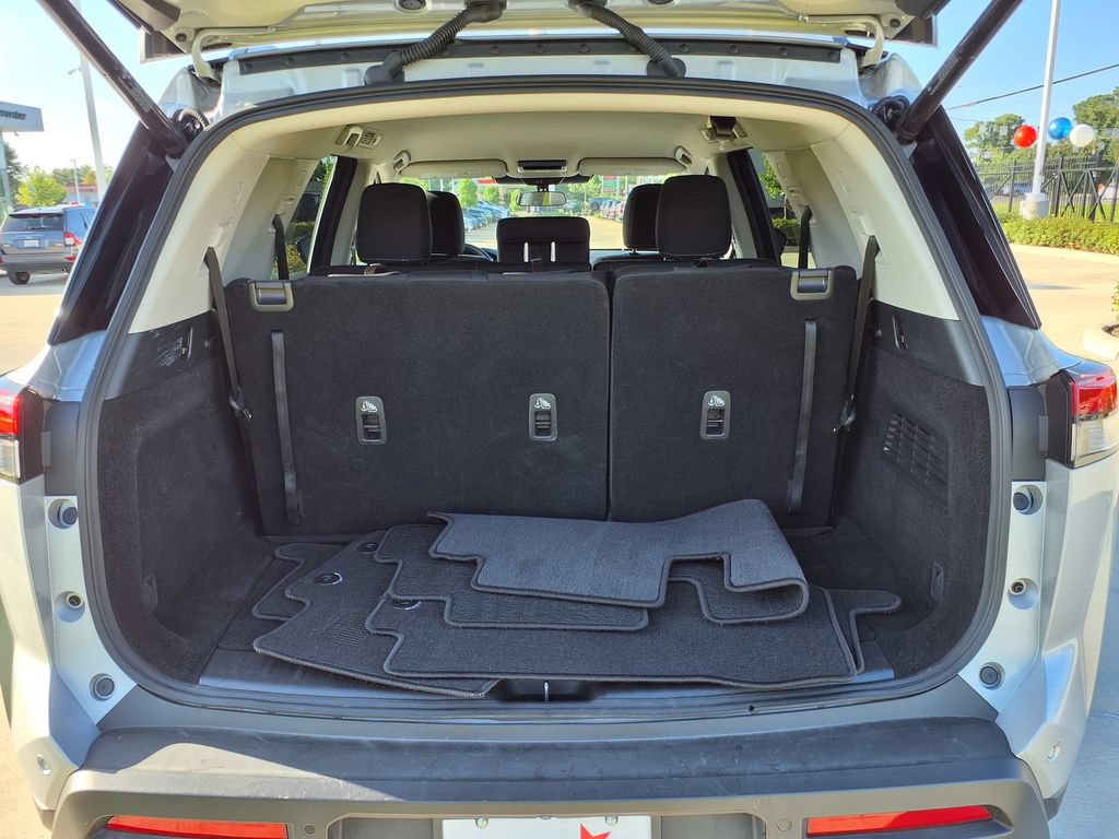 Used 2025 Nissan Pathfinder SV FWD image 10