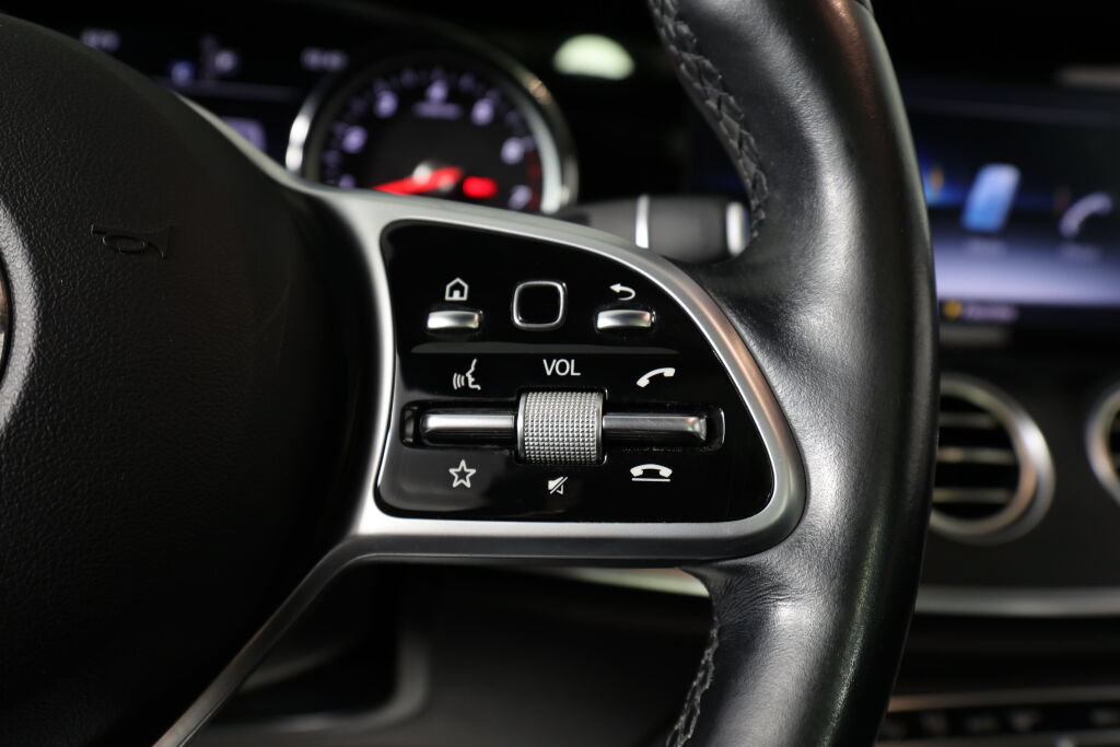 Used 2019 Mercedes-Benz E 300 4MATIC image 36