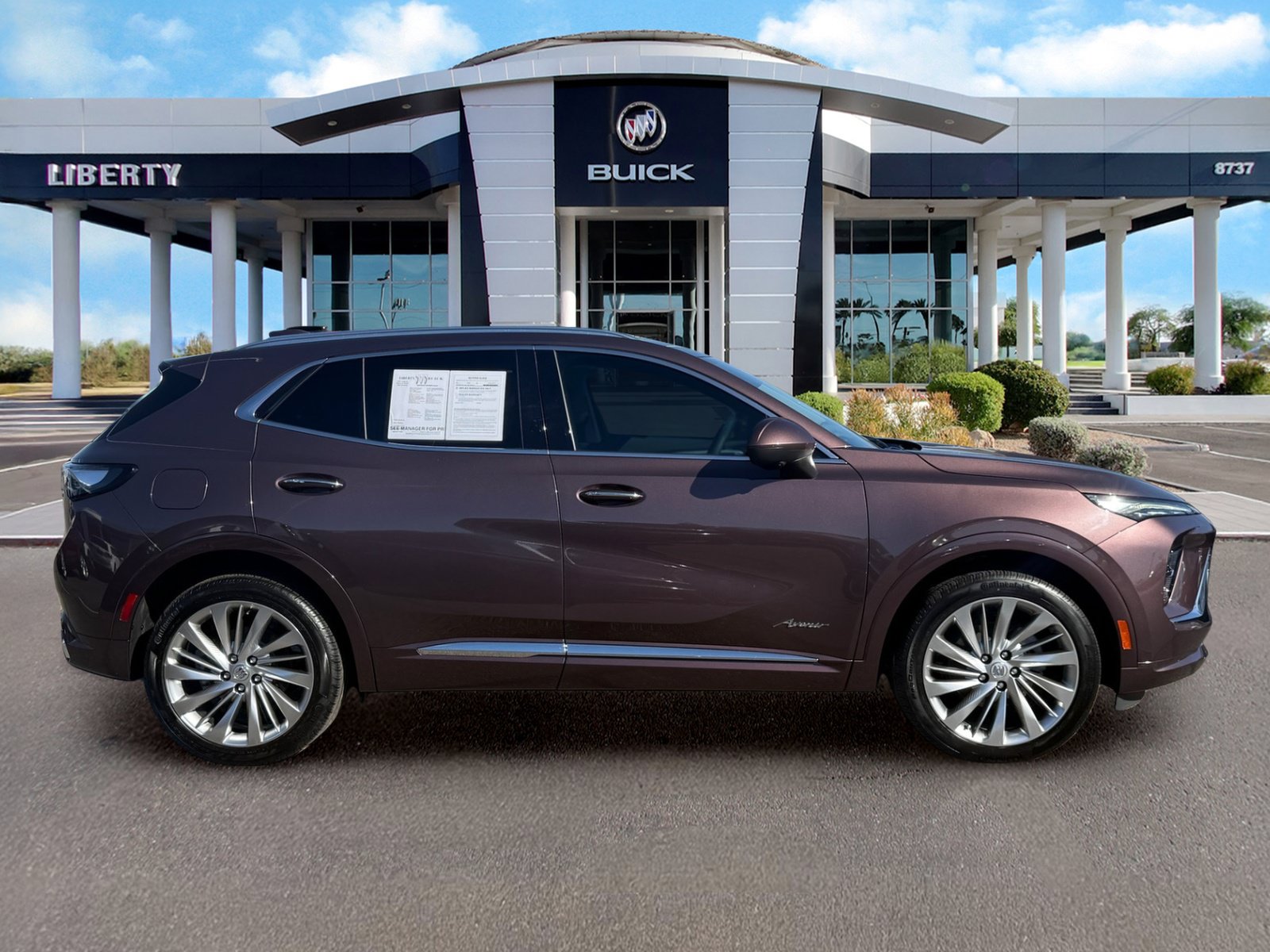 Used 2025 Buick Envision Avenir AWD/4WD image 2