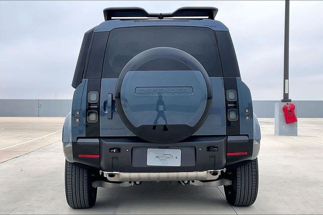 New 2026 Land Rover Defender 110 X-Dynamic SE image 4