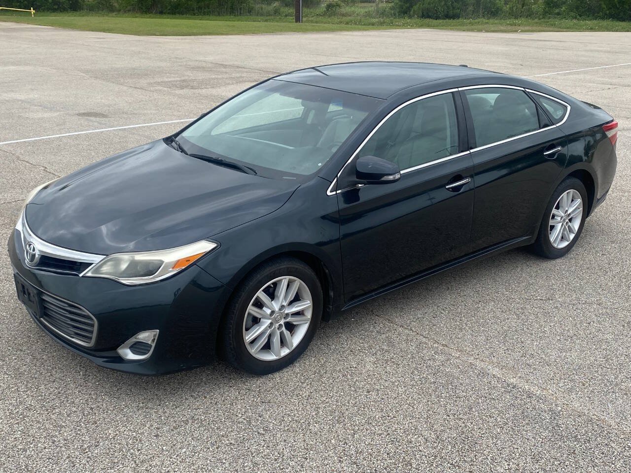 Used 2015 Toyota Avalon XLE FWD image 1