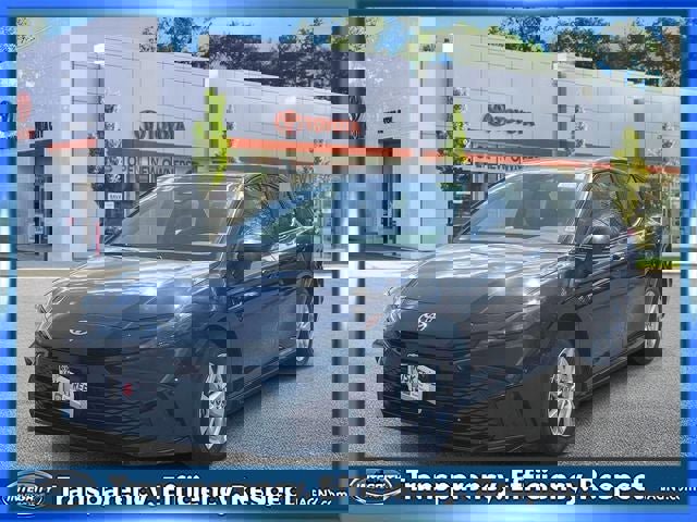 Used 2025 Toyota Camry LE w/ Convenience Package image 4