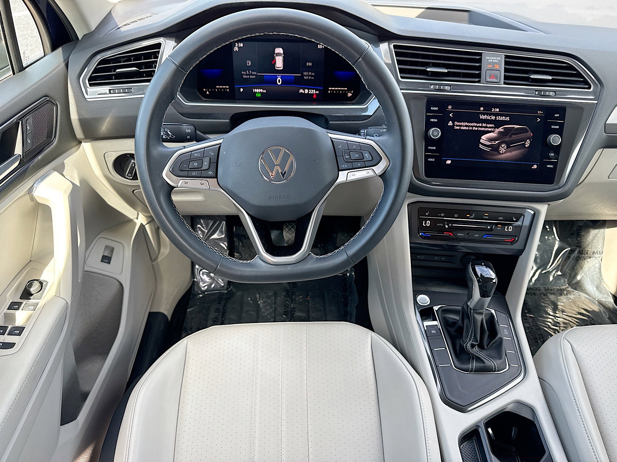 Used 2022 Volkswagen Tiguan SE image 17