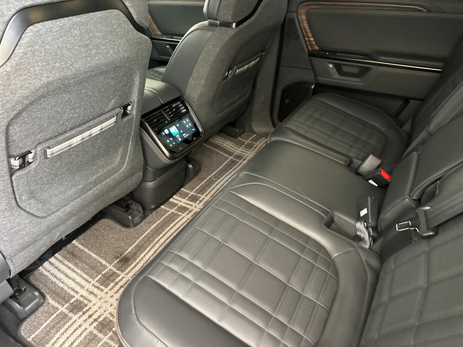 Used 2025 Rivian R1S Premium Dual AWD/4WD image 12