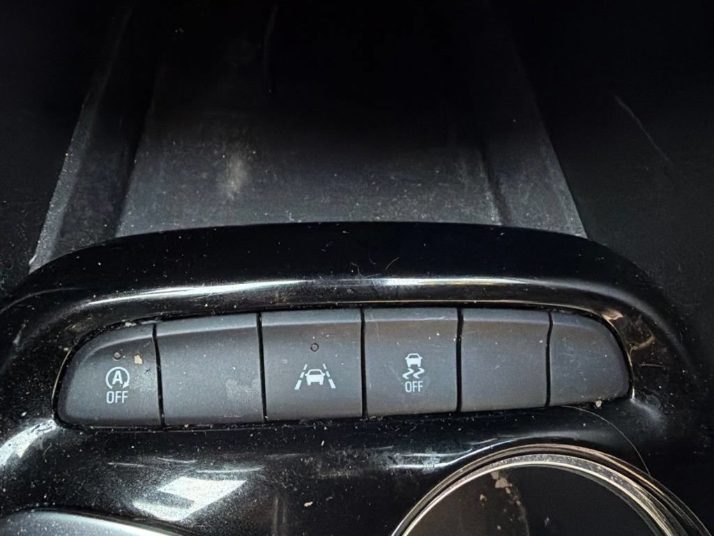 Used 2023 Buick Encore GX Essence w/ Experience Buick Package FWD image 25