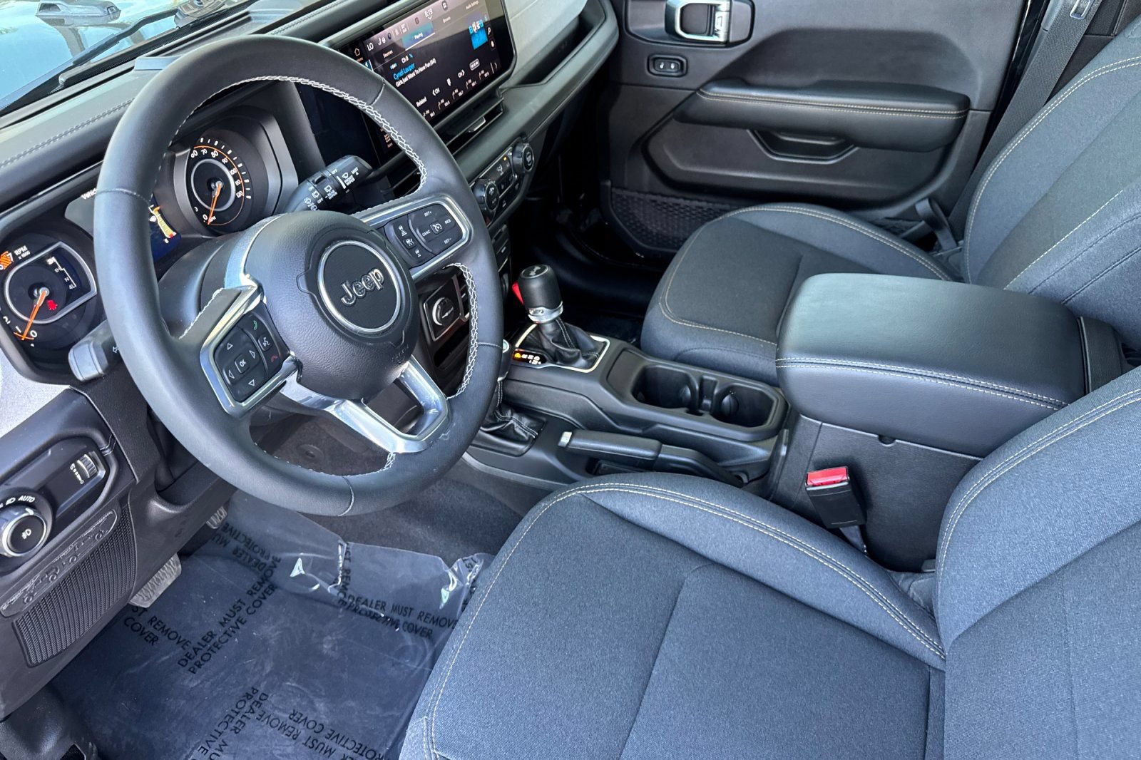 Used 2025 Jeep Wrangler Unlimited Sahara AWD/4WD image 10