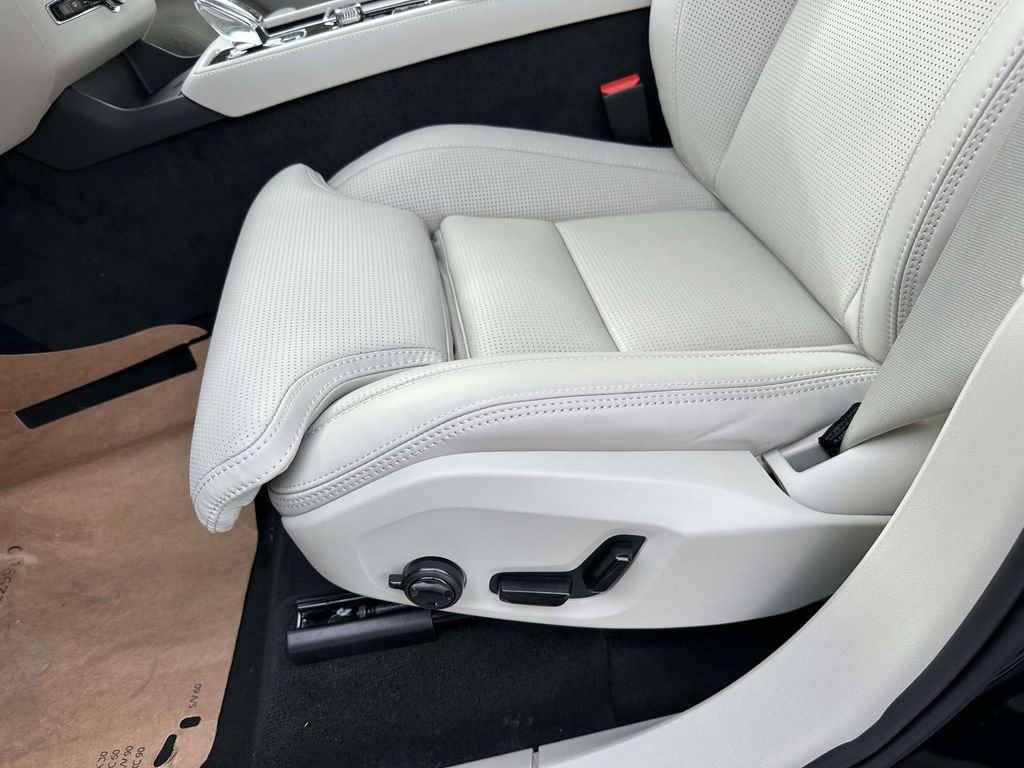 New 2026 Volvo XC90 B6 Ultra w/ Protection Package Premier image 16
