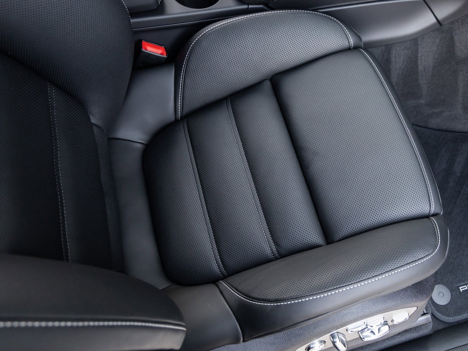 New 2026 Porsche Macan GTS image 46