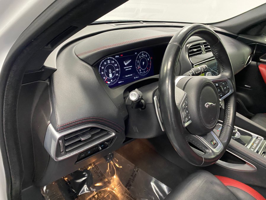 Used 2020 Jaguar F-PACE S image 32