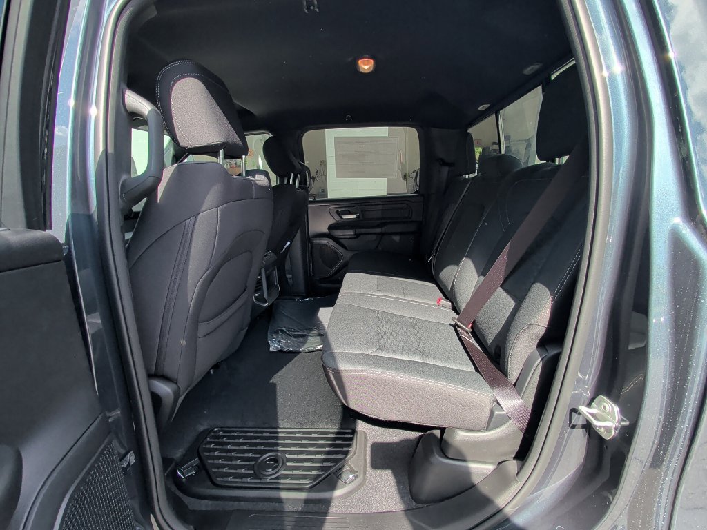 New 2026 RAM 1500 Express AWD/4WD image 14