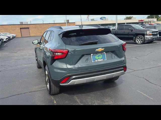 Used 2026 Chevrolet Trax LT w/ Sunroof Package FWD image 7