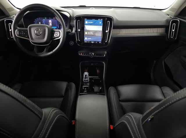 Certified 2024 Volvo XC40 B5 Plus w/ Climate Package AWD/4WD image 13