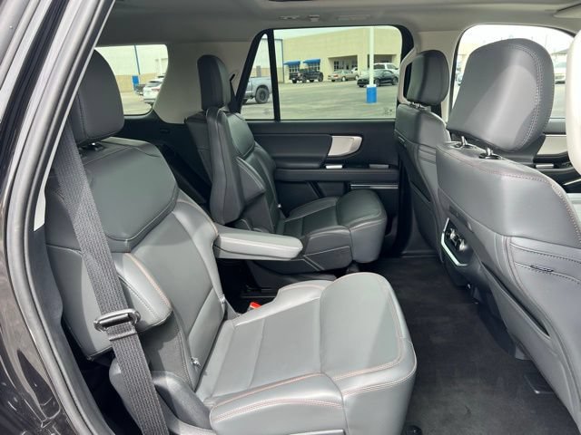 Used 2025 Ford Expedition Active AWD/4WD image 15