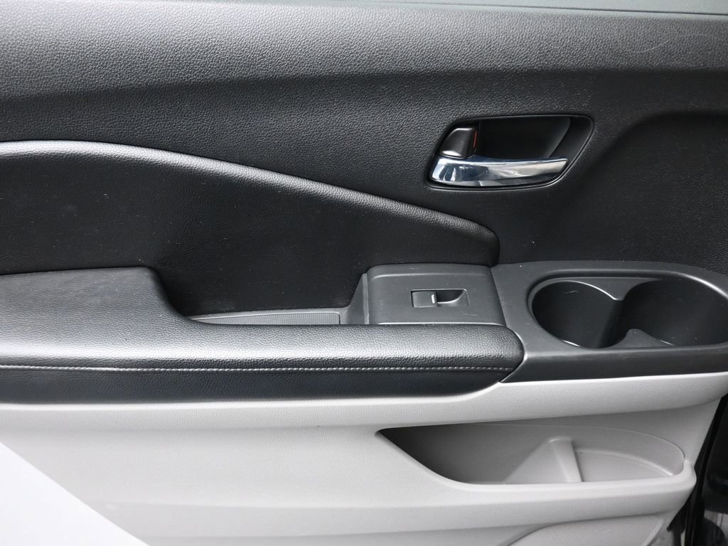 Used 2017 Honda Pilot LX image 28