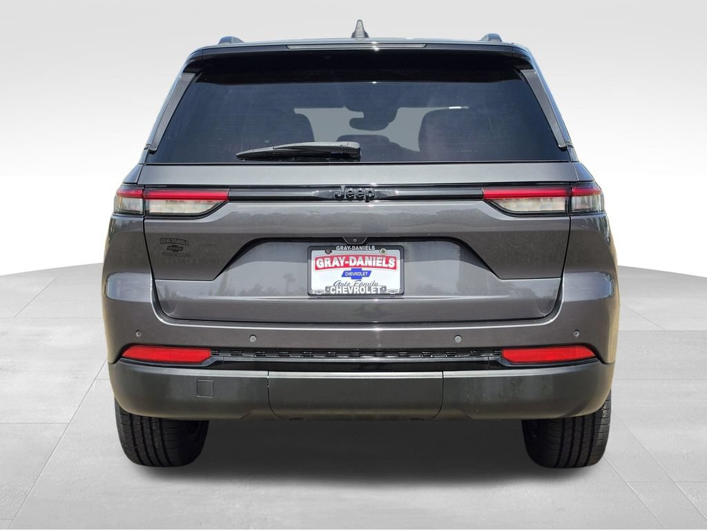 Used 2023 Jeep Grand Cherokee Altitude RWD image 7