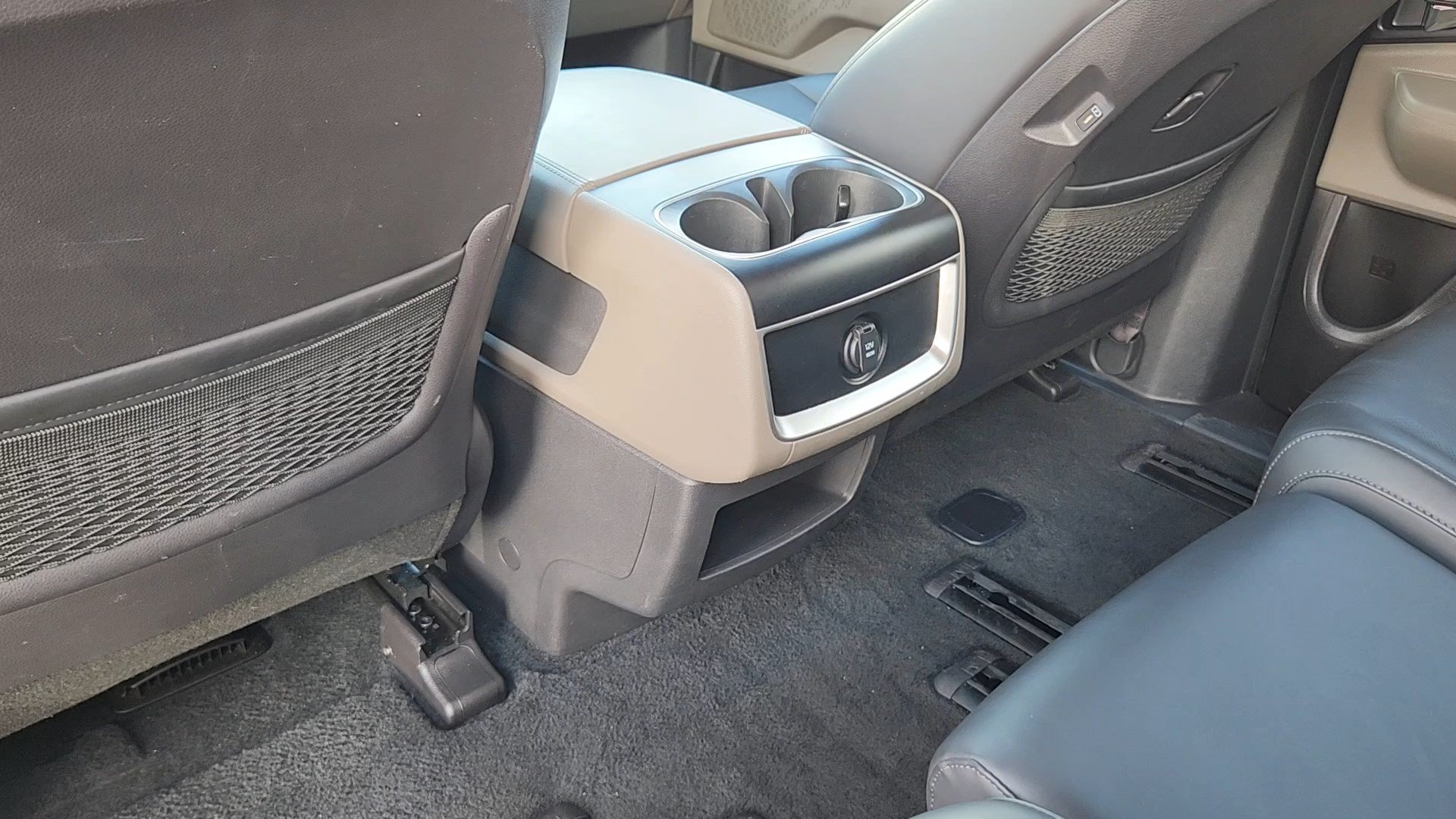 Used 2026 Kia Carnival LXS FWD image 17