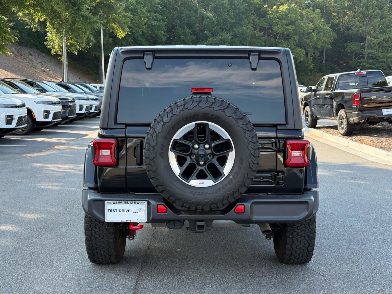 Used 2022 Jeep Wrangler Rubicon w/ LED Lighting Group AWD/4WD image 4