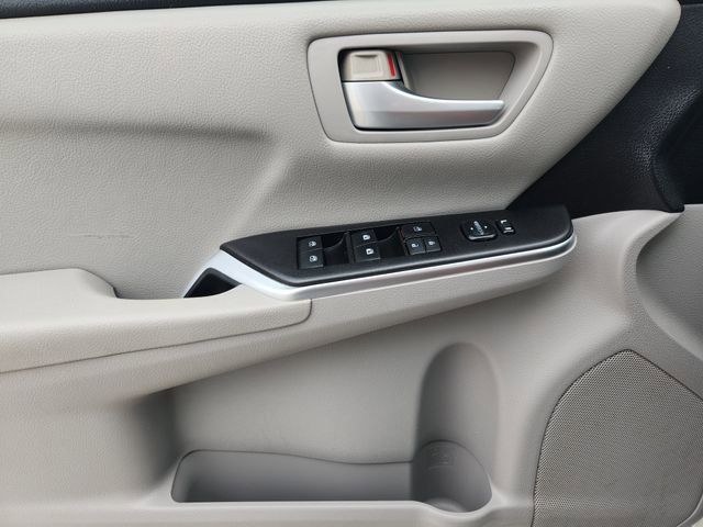 Used 2016 Toyota Camry LE image 23