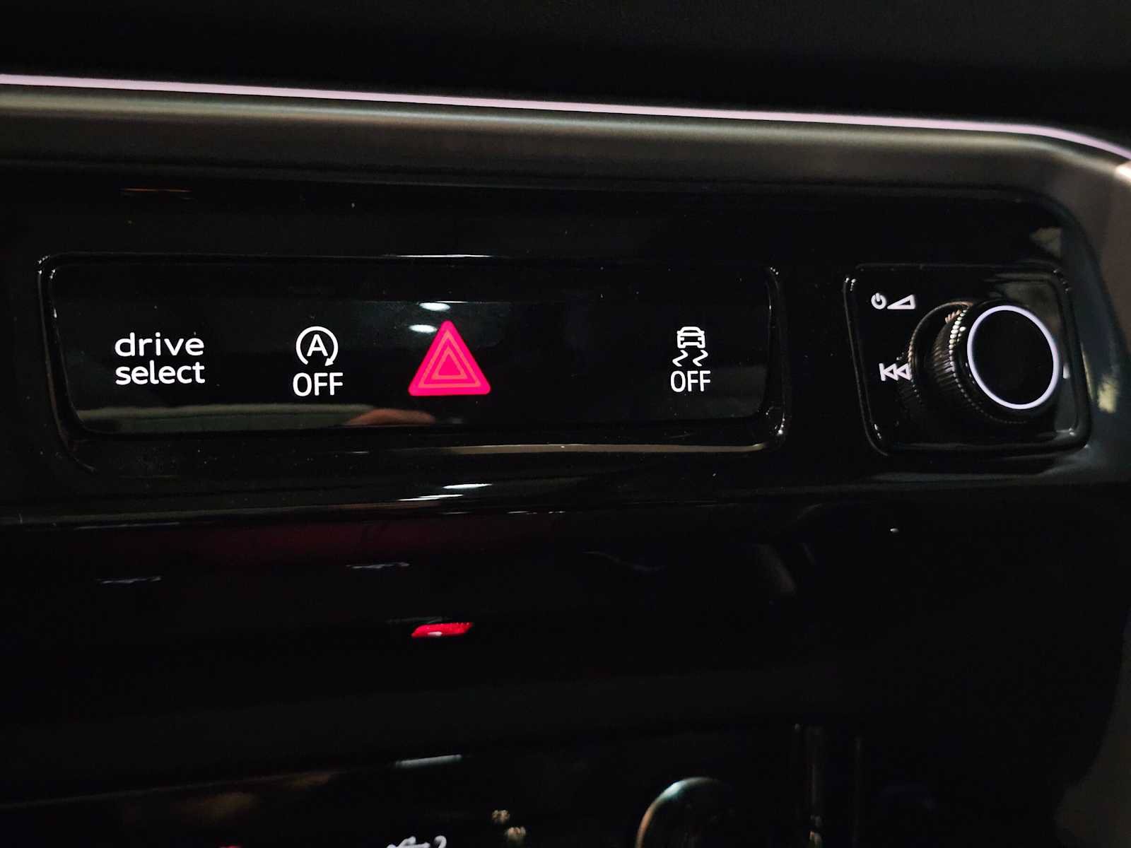 New 2026 Audi SQ5 Prestige AWD/4WD image 31
