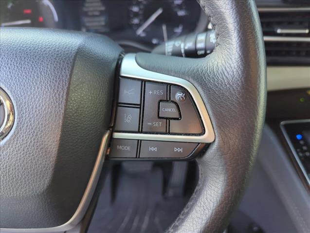 Used 2023 Toyota Sienna XLE w/ XLE Plus Package FWD image 15