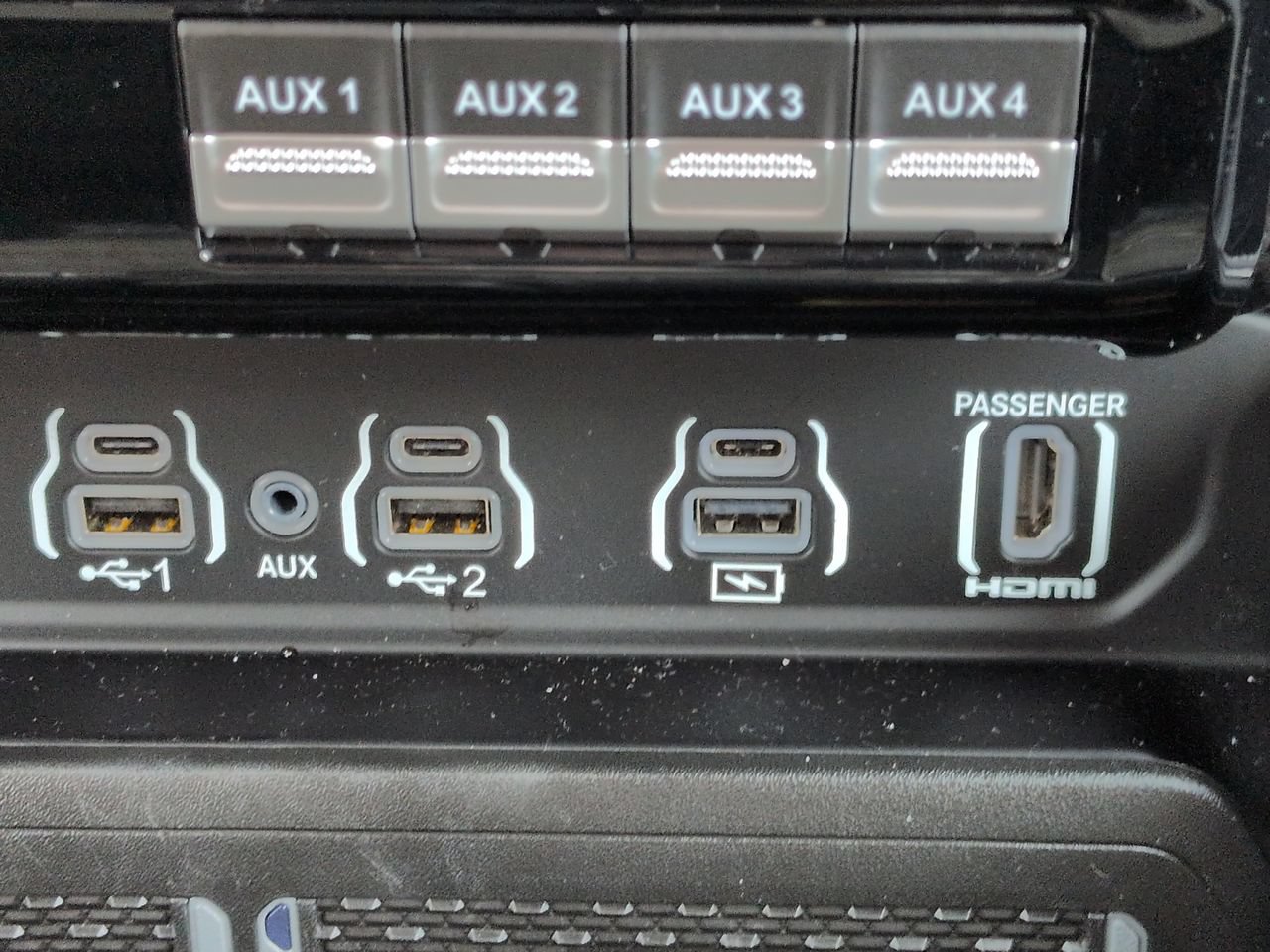 Used 2025 RAM 2500 Limited AWD/4WD image 23