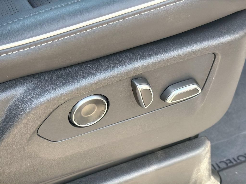 Certified 2026 Cadillac Escalade ESV Luxury RWD image 34